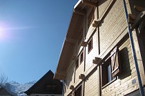 Chalet Cigales 2 - blauwe lucht met voorgevel